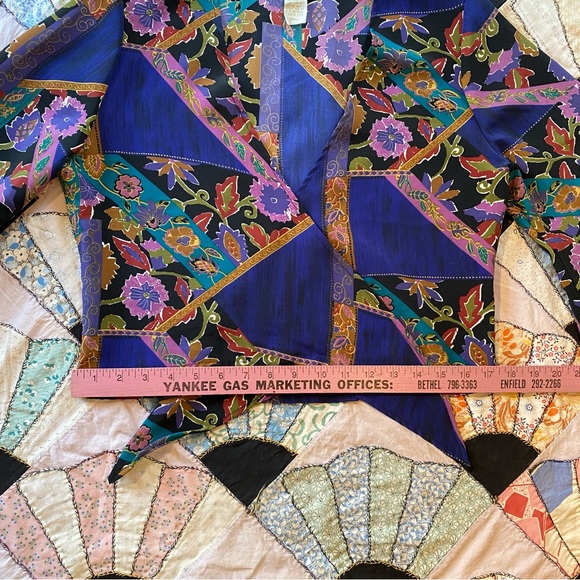 🎈SOLD 🎈VINTAGE Wrap Top CLOZ’S New York Flowers Black Tie Front SMALL - Picture 9 of 11